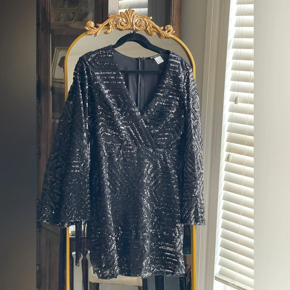 Venus NWT Black Sequin Bell Sleeve Fringe V-Neck Mini Dress - Picture 3 of 15